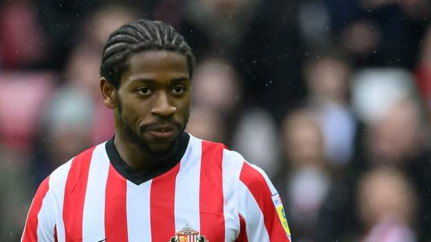 Aji Alese: Sunderland defender signs new deal until end of 2026-27