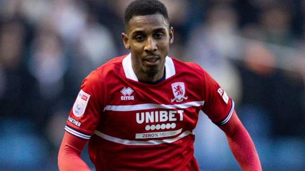 Isaiah Jones: Middlesbrough full-back signs new three-year deal