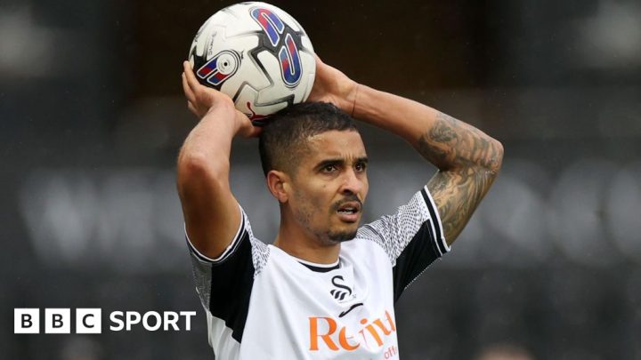 Kyle Naughton: Swansea City defender signs new one-year deal
