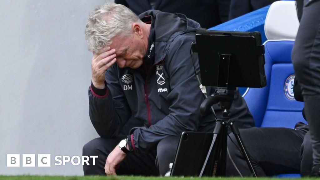 Moyes apologises to fans after heavy Chelsea loss Moyes apologises to fans after heavy Chelsea loss