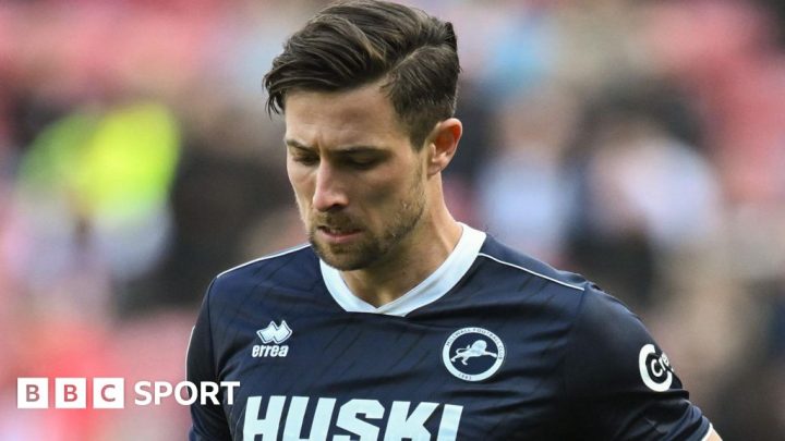 Ryan Leonard: Long-serving Millwall defender signs new deal