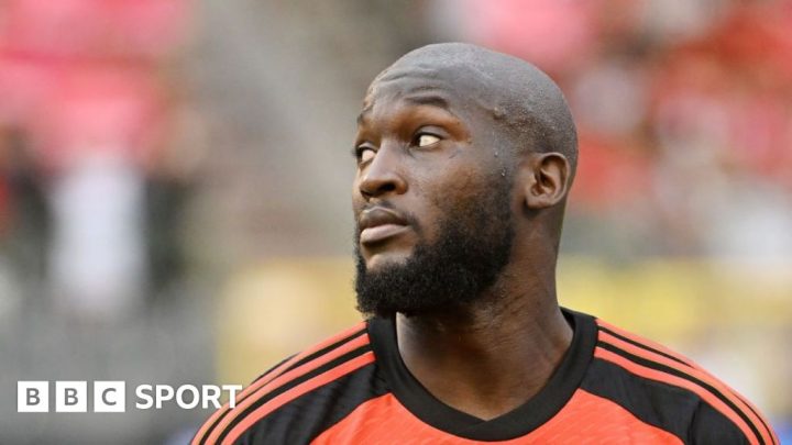 Romelu Lukaku: Chelsea want to sell Belgium striker for about £37m and will block loan moves