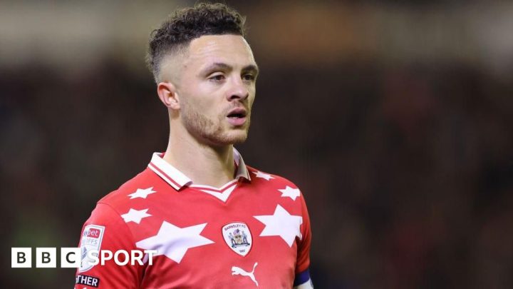 Portsmouth sign defender Jordan Williams