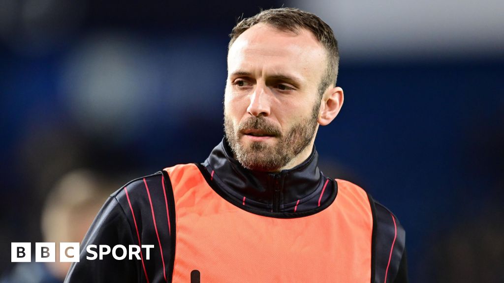 Liam Kelly: Rotherham sign ex-Coventry midfielder