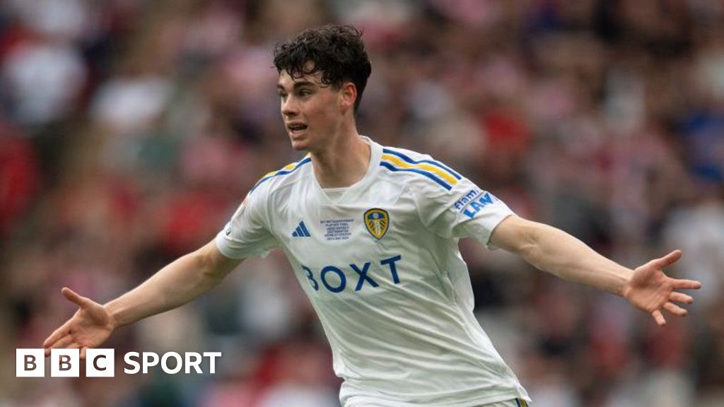Tottenham agree fee for Leeds teenager Gray Tottenham agree fee for Leeds teenager Gray