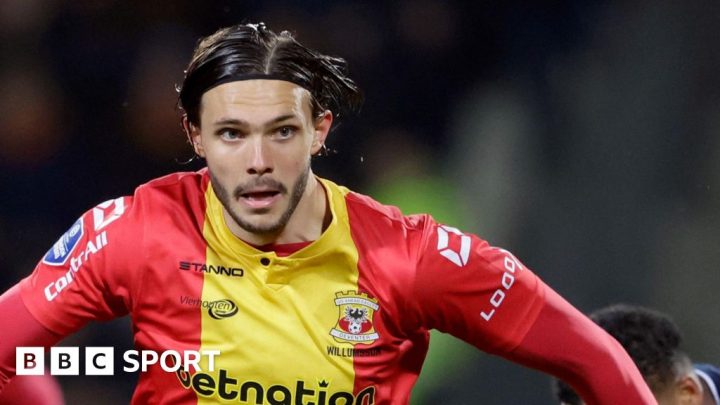 Willum Thor Willumsson: Birmingham City sign Go Ahead Eagles midfielder