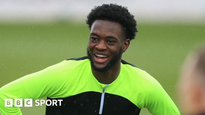 Abu Kamara: Hull and Luton in race to sign Norwich winger