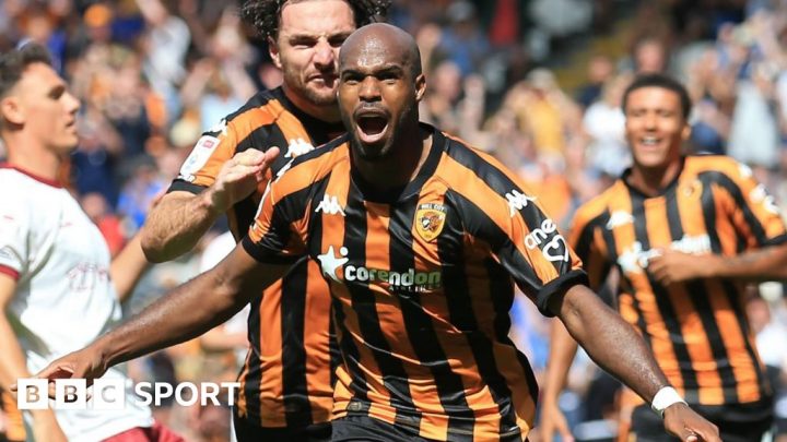 Oscar Estupinan: FC Juarez sign Hull City striker