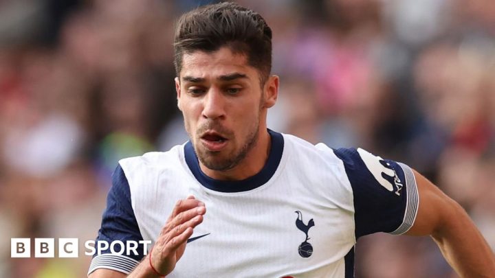 Manor Solomon: Tottenham winger agrees Leeds United loan move