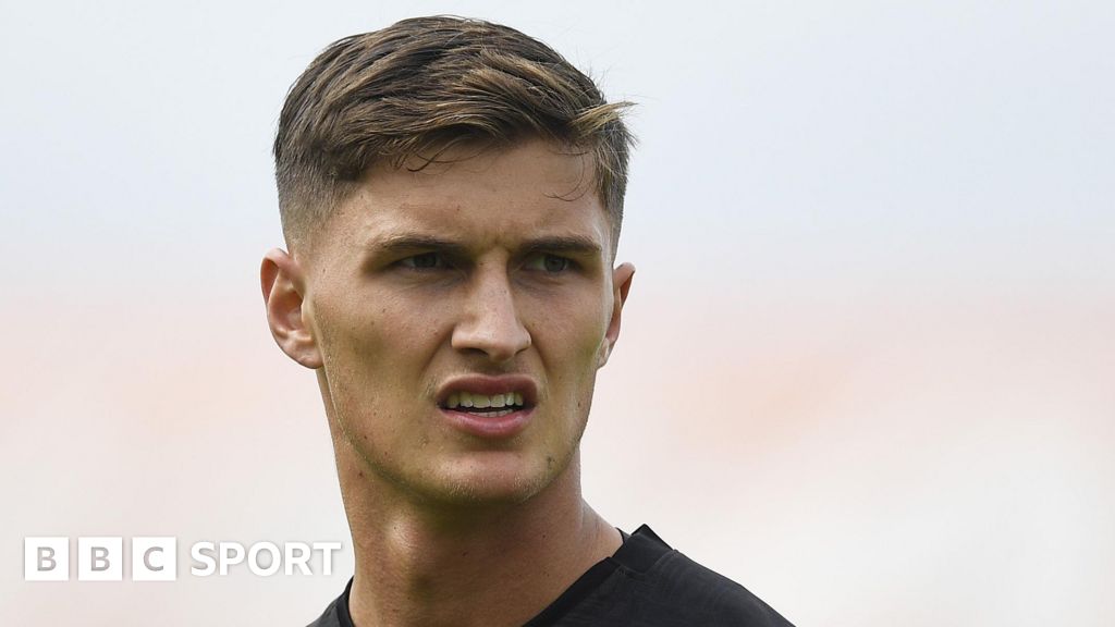 Portsmouth sign West Ham midfielder Freddie Potts on season-long loan