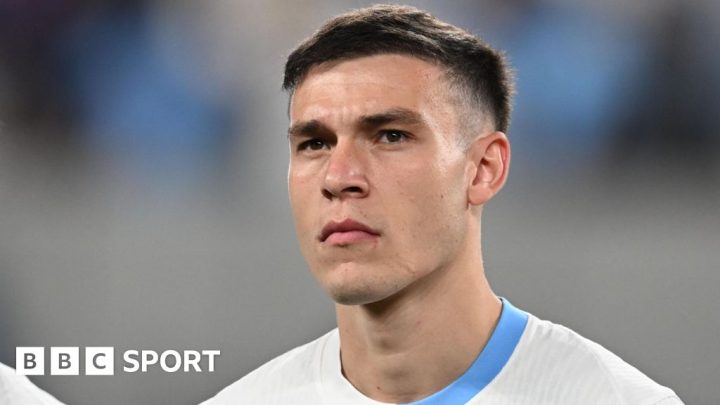 Manuel Ugarte: Man Utd complete signing of Uruguay midfielder from PSG