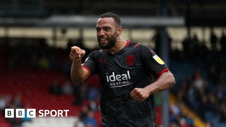 Matt Phillips: Oxford United sign ex-West Bromwich Albion winger