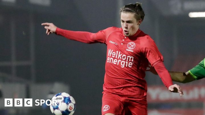 Elias Sorensen: Portsmouth sign Danish striker from Esbjerg