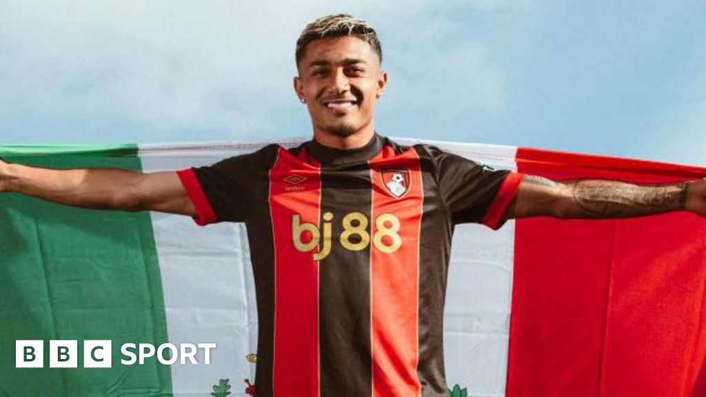 Julian Araujo: Bournemouth sign full-back on five-year deal from Barcelona Julian Araujo: Bournemouth sign full-back on five-year deal from Barcelona