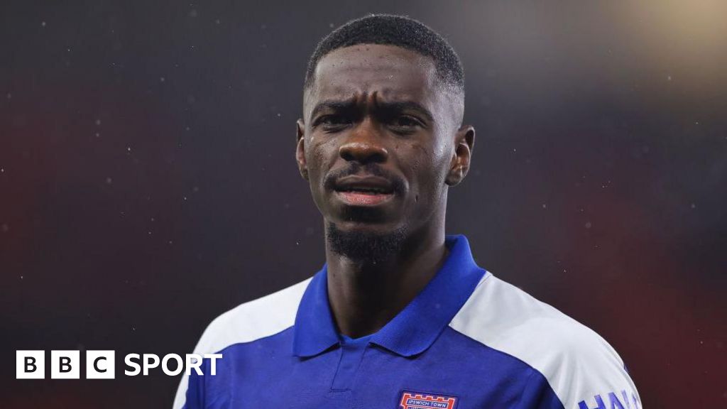 Axel Tuanzebe: Ipswich defender came ‘very close’ to losing thumb in freak injury Axel Tuanzebe: Ipswich defender came ‘very close’ to losing thumb in freak injury