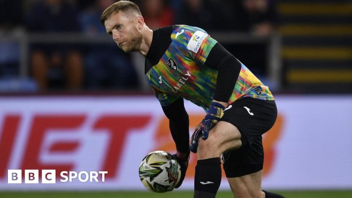 George Long: Norwich goalkeeper signs new three-year deal