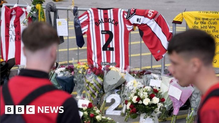 Sheffield United fans raise thousands for George Baldock banner