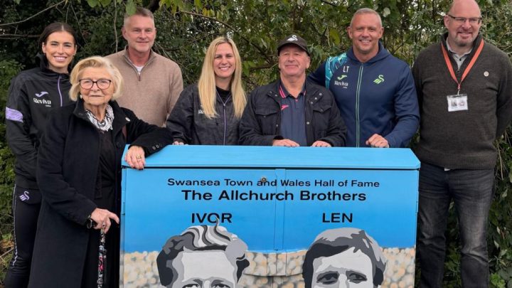 Allchurch brothers mural unveiled in Swansea