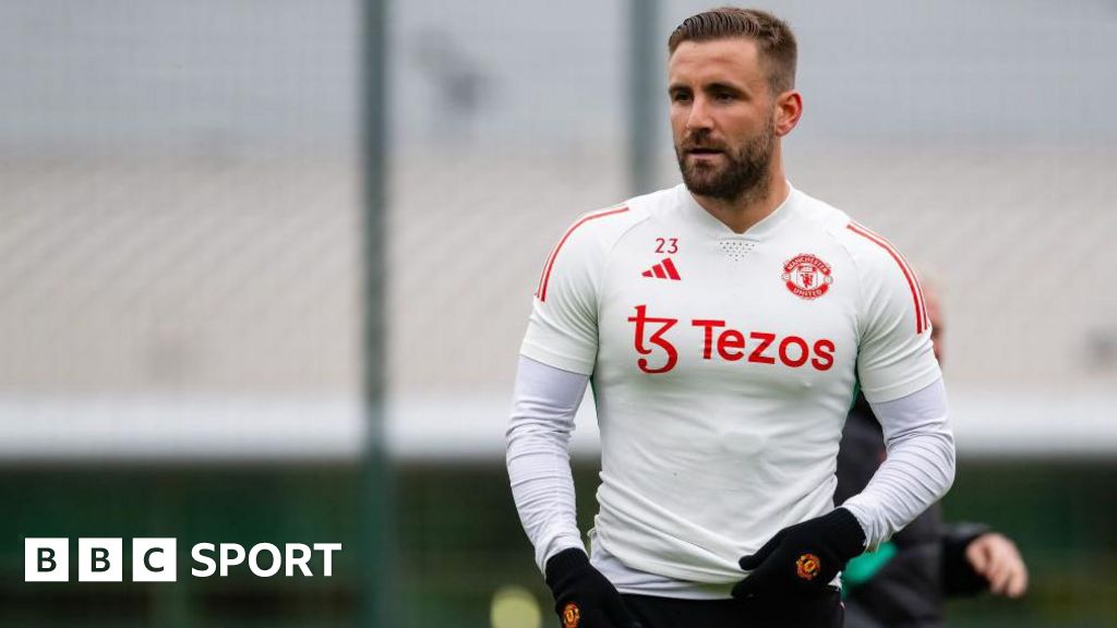Luke Shaw: Manchester United defender back in training after three months out Luke Shaw: Manchester United defender back in training after three months out