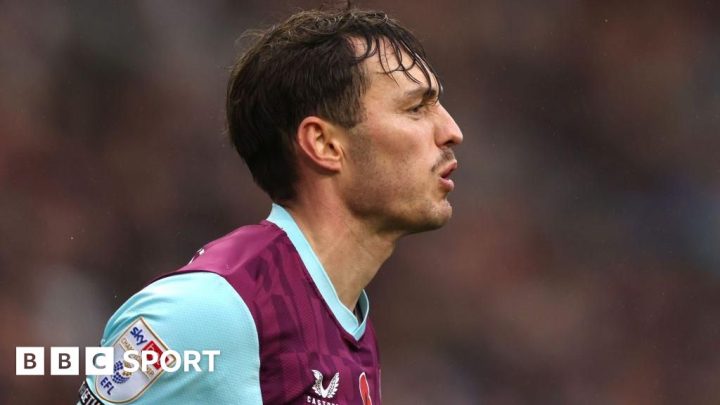 Connor Roberts: Swansea City boss Luke Williams hails ‘incredible’ Burnley right-back