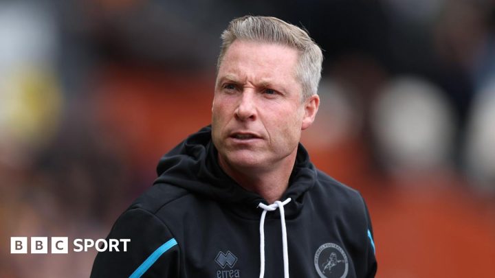 Neil Harris: Millwall head coach to step down from role