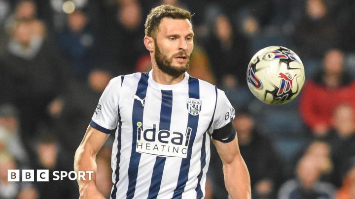 Erik Pieters: Ex-Stoke defender joins Luton Town on short-term deal