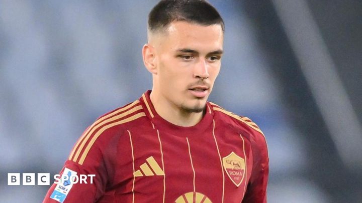 Enzo Le Fee: Sunderland bring in Roma’s French midfielder on loan