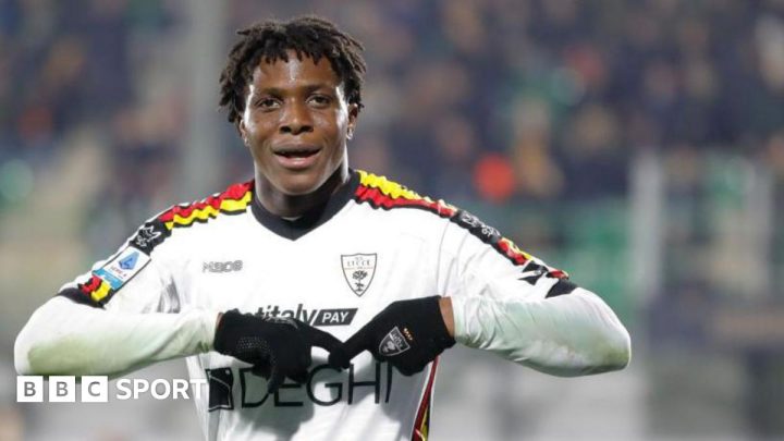 Patrick Dorgu: Manchester United close to signing Lecce left-back