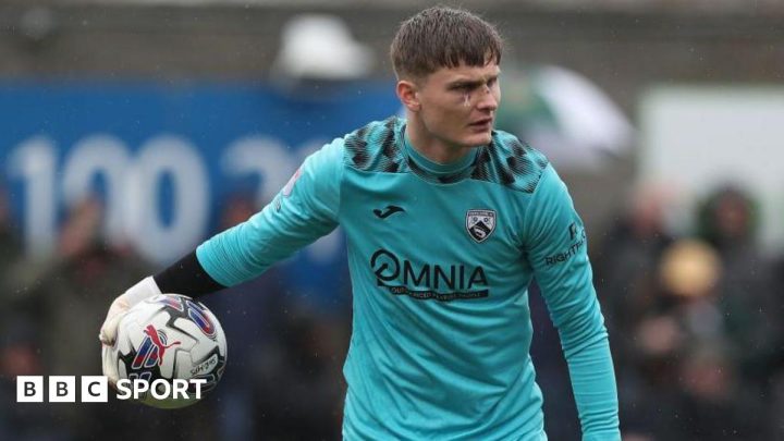 Motherwell sign goalkeeper Mair – BBC Sport