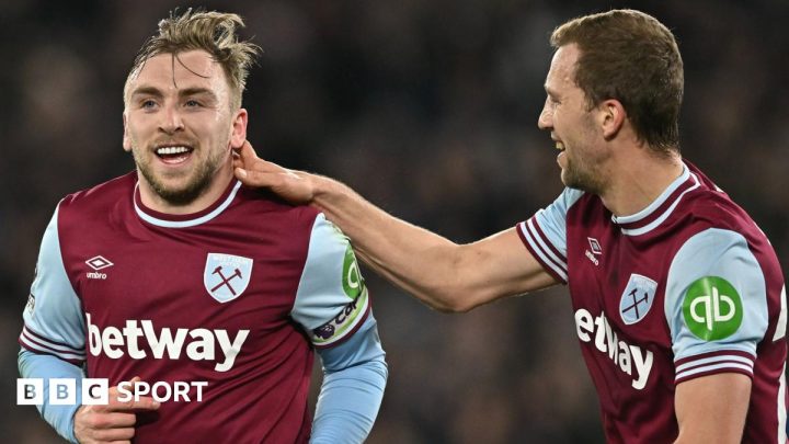 West Ham 2-0 Leicester: Pressure mounts on Ruud van Nistelrooy as Hammers beat Foxes