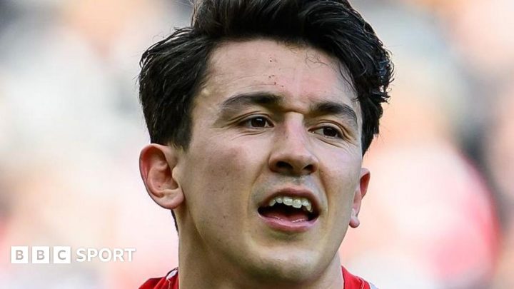 Luke O’Nien: Sunderland midfielder set for 300th club appearance
