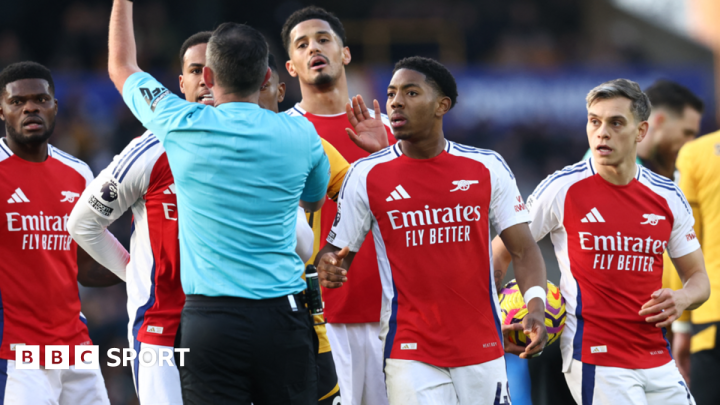Howard Webb: ‘Michael Oliver wrong to send off Arsenal’s Myles Lewis-Skelly’