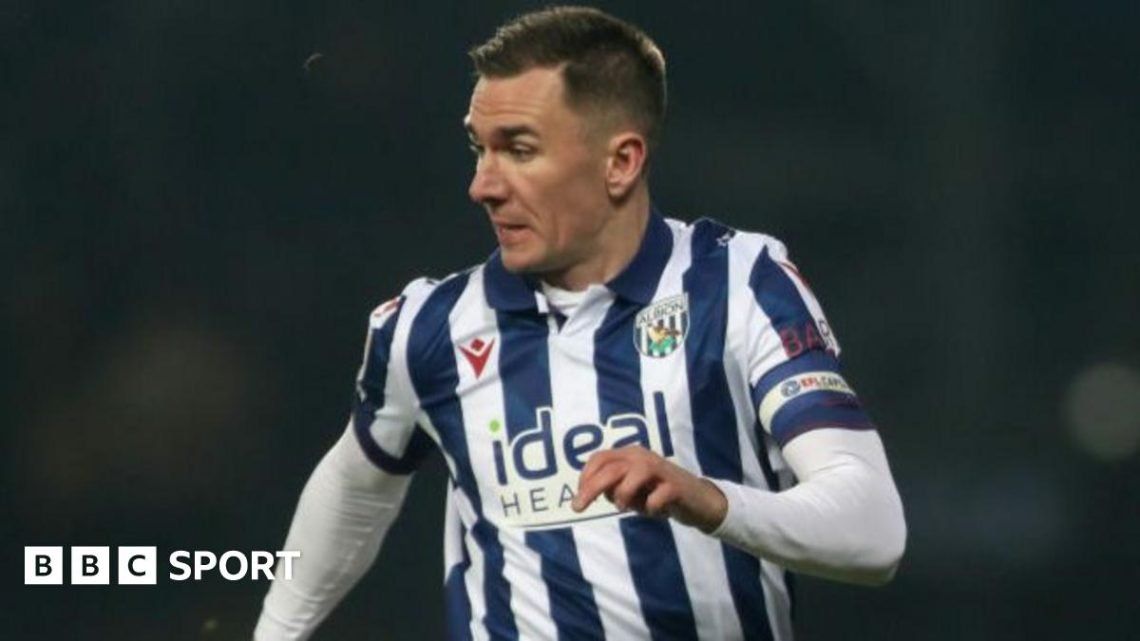 West Bromwich Albion: Mowbray and Corberan on ‘opposite sides of spectrum’ West Bromwich Albion: Mowbray and Corberan on ‘opposite sides of spectrum’