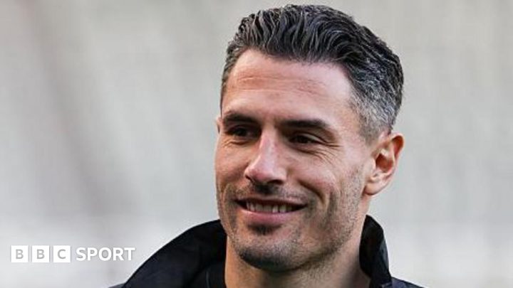 Fabian Schar extends Newcastle stay until summer of 2026