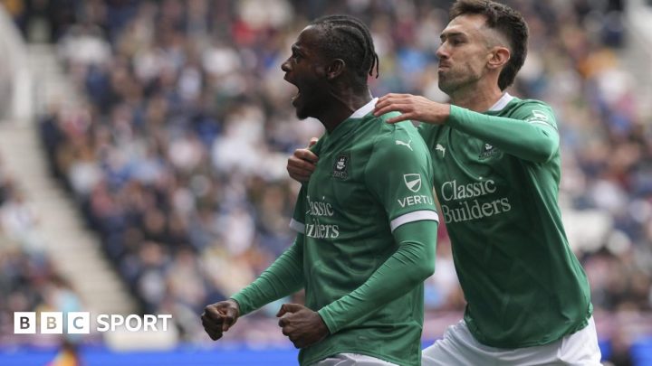 Preston North End 1-2 Plymouth Argyle: Pilgrims on brink despite win