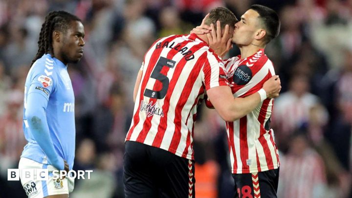 Sunderland 1-1 Coventry (3-2 agg): Two key moments in Black Cats win