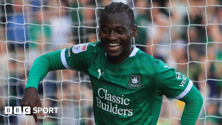 Mustapha Bundu: Plymouth Argyle offer forward new contract