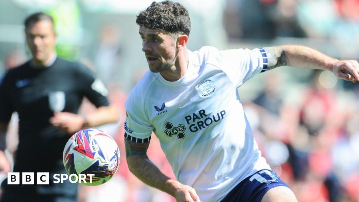 Robbie Brady: Preston North End winger signs new one-year deal
