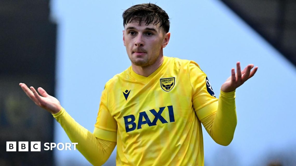 Mark Harris: Wales striker signs new Oxford United contract Mark Harris: Wales striker signs new Oxford United contract