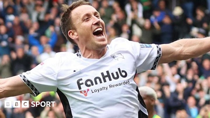 Craig Forsyth: Veteran Derby County defender signs two-year deal