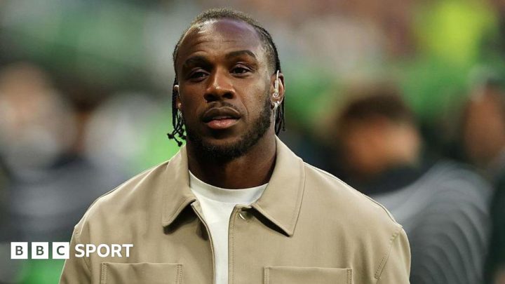 Michail Antonio: West Ham delay decision on forward’s future following car accident