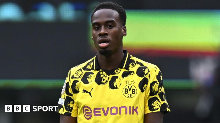 Jamie Gittens: Chelsea sign Borussia Dortmund winger
