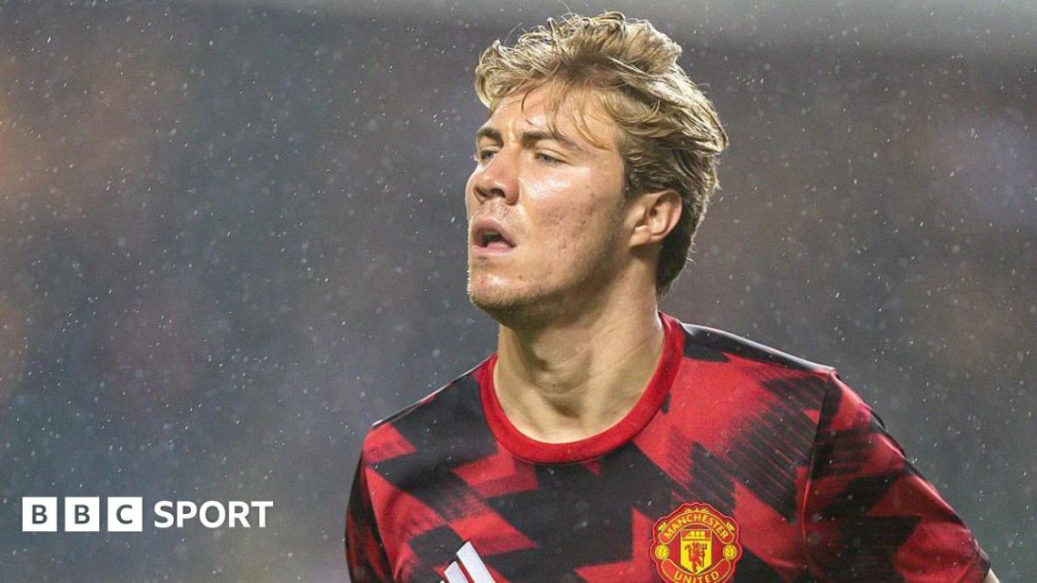 Rasmus Hojlund’s fight to answer Man Utd’s striker question Rasmus Hojlund’s fight to answer Man Utd’s striker question