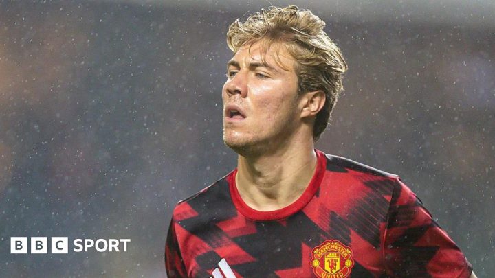 Rasmus Hojlund’s fight to answer Man Utd’s striker question