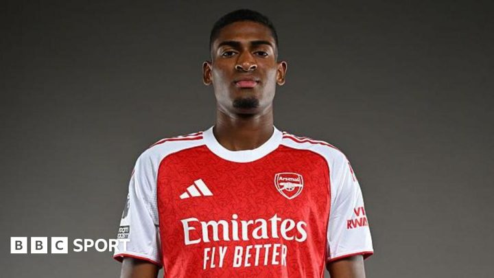 Arsenal transfer news: Cristhian Mosquera signs from Valencia