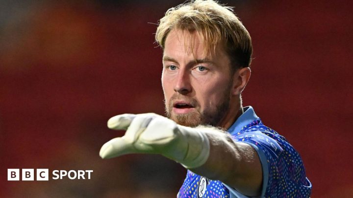 Joe Lumley: Sheffield Wednesday sign Bristol City keeper on emergency loan