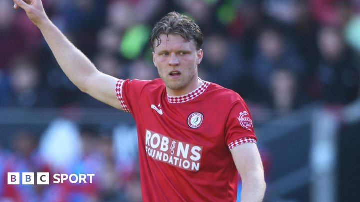 Rob Dickie signs new contract extension at Bristol City until 2028