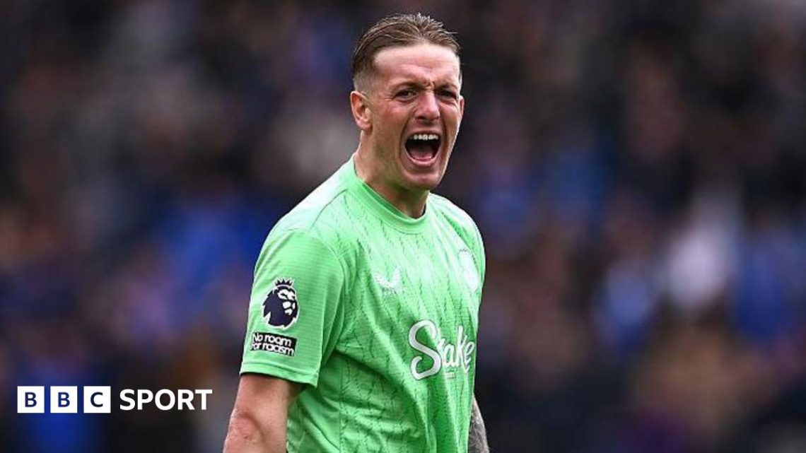 Jordan Pickford: England goalkeeper agrees new Everton deal Jordan Pickford: England goalkeeper agrees new Everton deal