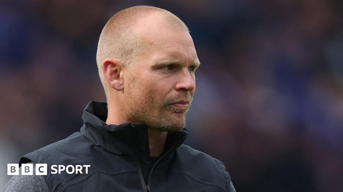 Norwich City 0-1 Bristol City: Robins win increases pressure on Manning Norwich City 0-1 Bristol City: Robins win increases pressure on Manning
