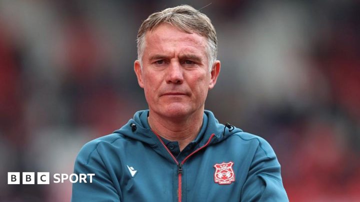 Phil Parkinson: Wrexham boss ponders changes for Oxford United test